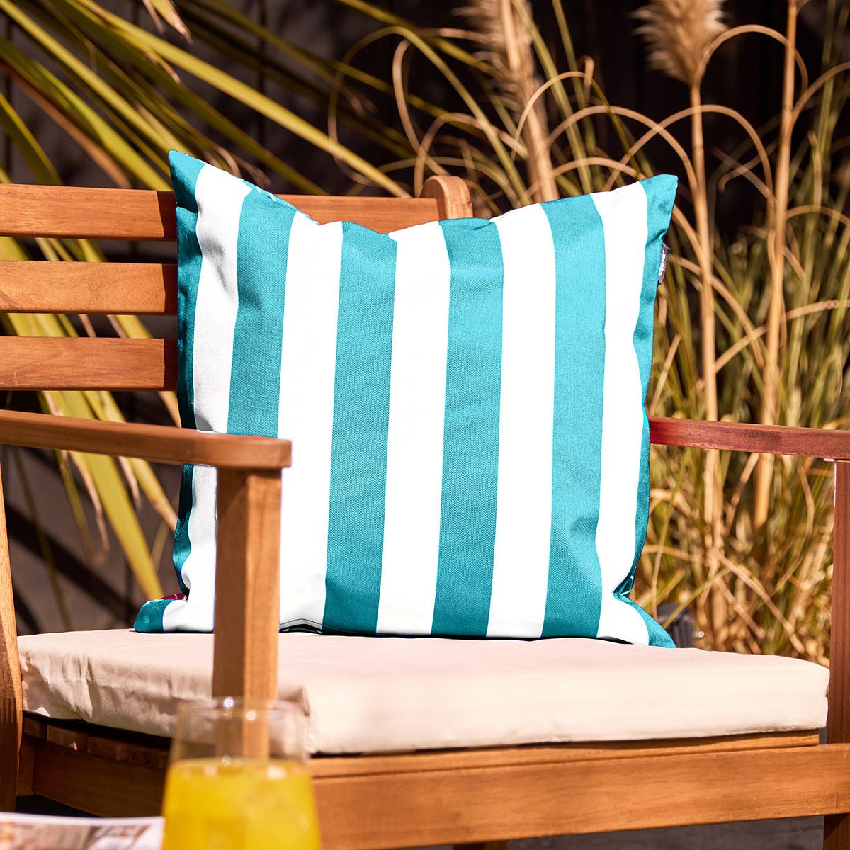 Veeva® Deck Stripe Outdoor Cushion Peppermint