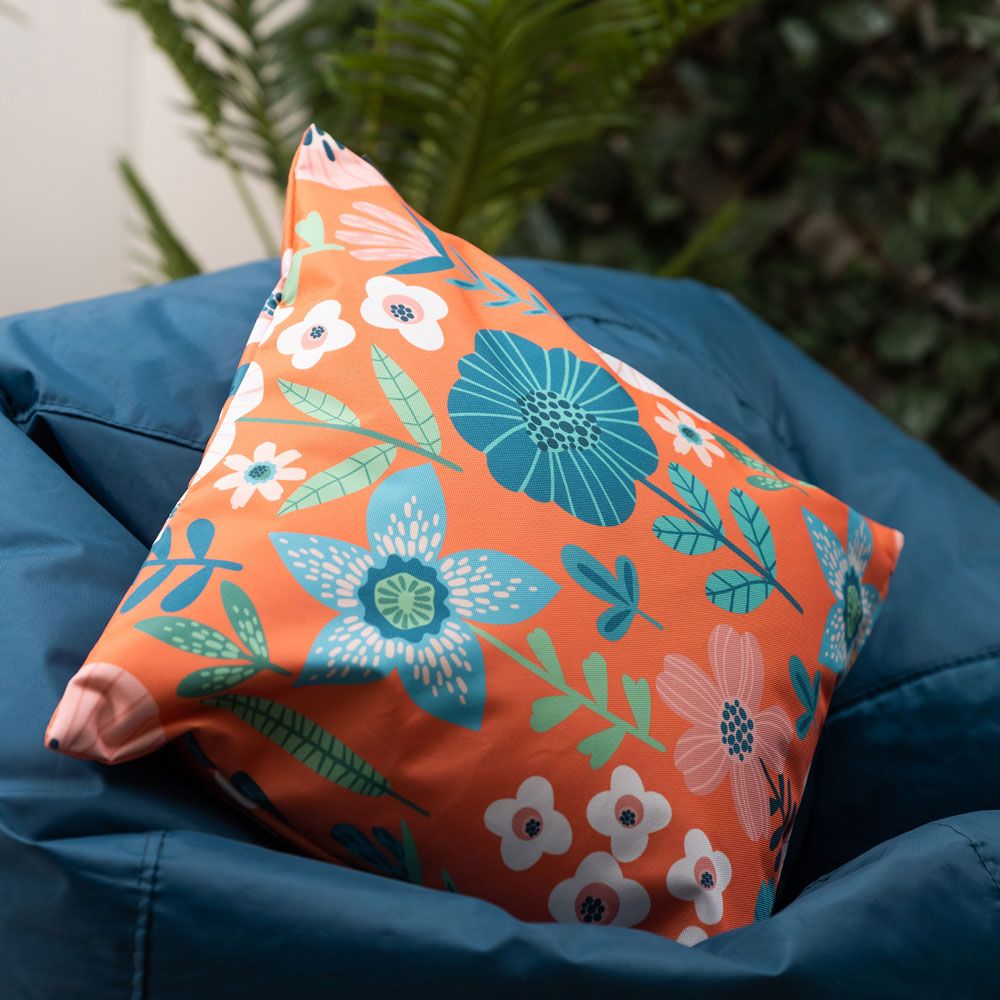 Veeva® Meadow Outdoor Cushion Red