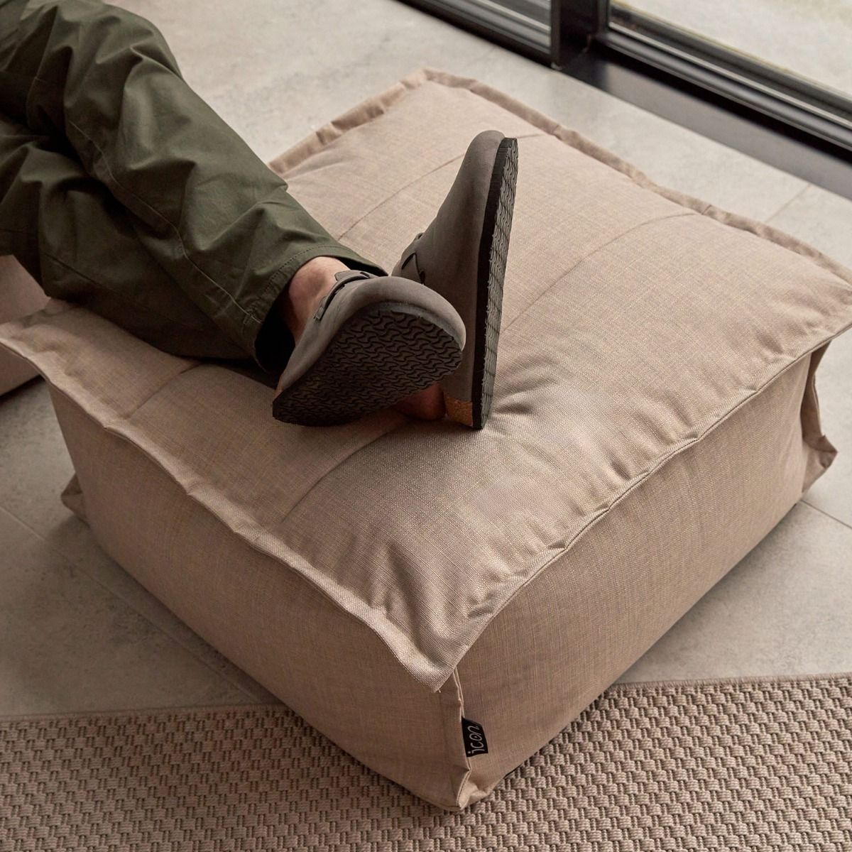 icon® Vita Outdoor Footstool