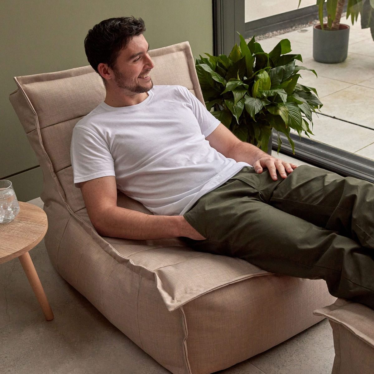 icon® Dolce Outdoor Lounger